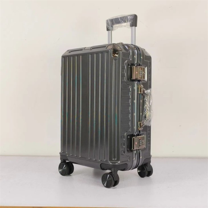 أمتعة من الألومنيوم بدون سحاب